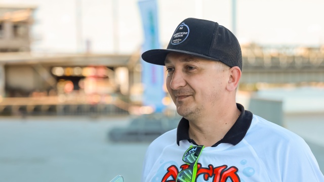 Fot. Robert Stachnik [Radio Szczecin] Wrzucili magnesy do wody i posprzątali Odrę [WIDEO, ZDJĘCIA]