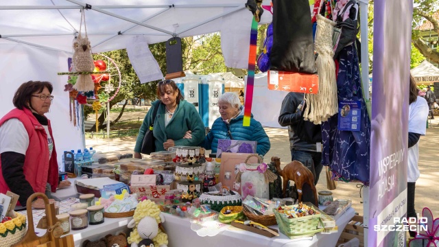 Fot. Robert Stachnik [Radio Szczecin] Ratunkiem jest kosztowna terapia w USA. Pomóż Adasiowi, odwiedzając jarmark [WIDEO, ZDJĘCIA]