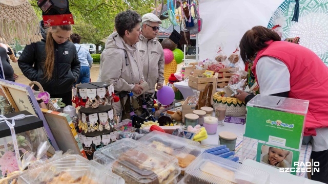 Fot. Robert Stachnik [Radio Szczecin] Ratunkiem jest kosztowna terapia w USA. Pomóż Adasiowi, odwiedzając jarmark [WIDEO, ZDJĘCIA]