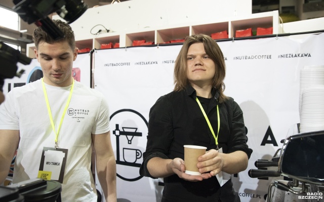 Fot. Kamila Kozioł [Radio Szczecin] "Wstawiamy do ekspresu i puszczamy magię". Trwa festiwal kawy [WIDEO, ZDJĘCIA]