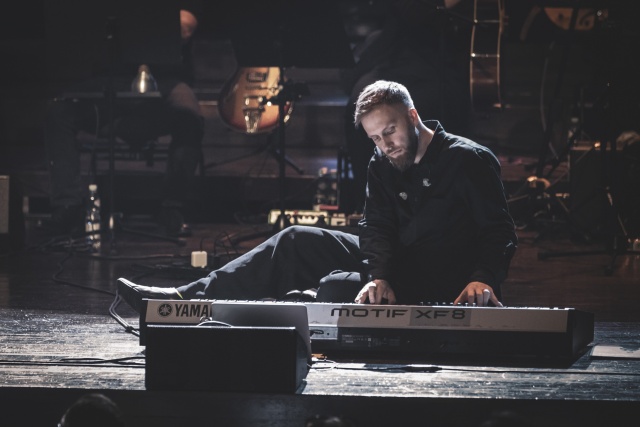 Nikola Kołodziejczyk. Fot. Sebastian Wołosz „Budyń o smaku Mickiewicza” podano w złocie Filharmonii [ZDJĘCIA]