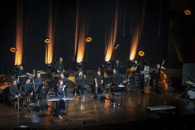 Fot. Agnieszka Kiepuszewska z Nikola Kołodziejczyk Orchestra. Fot. Sebastian Wołosz „Budyń o smaku Mickiewicza” podano w złocie Filharmonii [ZDJĘCIA]
