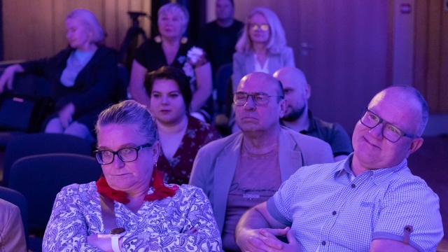 Fot. Robert Stachnik [Radio Szczecin] Premiera "Szekspira w Klubie Seniora". Widzowie: Chwytamy dzień. Duchem jesteśmy młodzi [WIDEO, ZDJĘCIA]