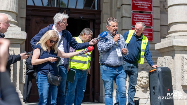 Fot. Robert Stachnik [Radio Szczecin] Protest rolników przed urzędem wojewódzkim [WIDEO, ZDJĘCIA]