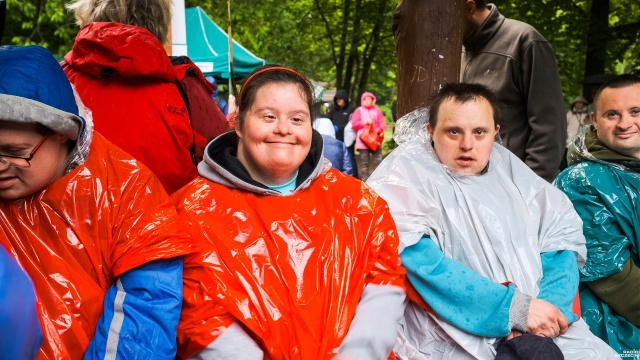 Fot. Wojciech Ochrymiuk [Radio Szczecin] Deszcz nie odstraszył uczestników rodzinnego pikniku w Lasku Arkońskim [ZDJĘCIA, WIDEO]