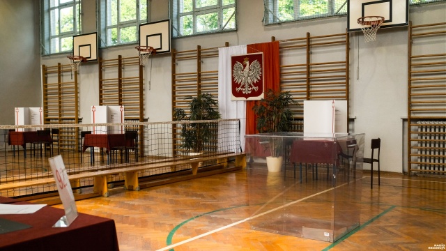 Fot. Wojciech Ochrymiuk [Radio Szczecin] Lokale wyborcze przygotowują się na przyjęcie wyborców [WIDEO, ZDJĘCIA]