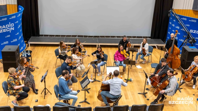 Próba generalna przed koncertem z okazji 17. urodzin Baltic Neopolis Orchestry. Fot. Robert Stachnik [Radio Szczecin] W studiu koncertowym Radia Szczecin trwają próby do prapremiery dzieła Janusza Stalmierskiego [ZDJĘCIA]