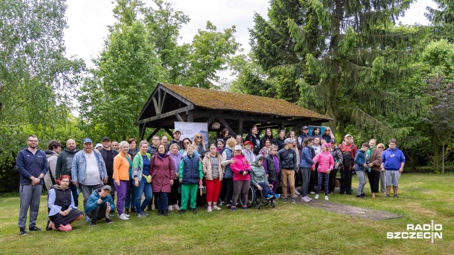 Fot. Robert Stachnik [Radio Szczecin] Wolontariusze i uczniowie odświeżyli "Zaczarowany Ogród" [WIDEO, ZDJĘCIA]