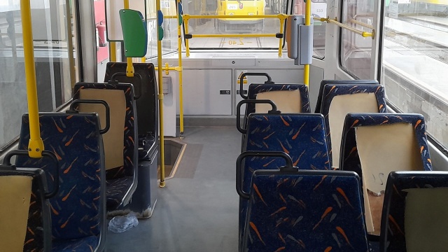 Fot. Tramwaje Szczecińskie W niecałą minutę zdewastowali tramwaj. Policja szuka sprawców [WIDEO, ZDJĘCIA]