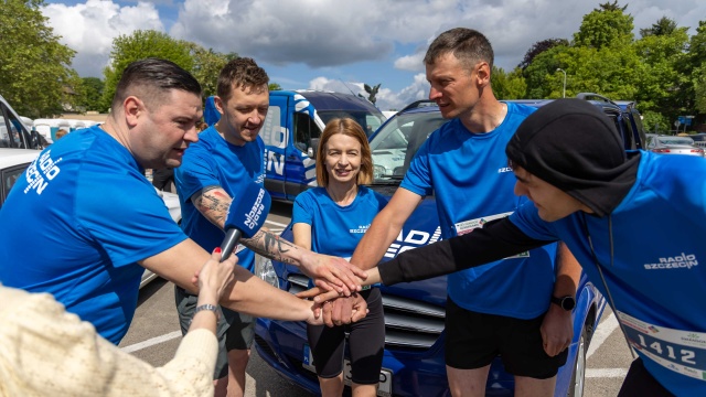 Fot. Robert Stachnik [Radio Szczecin] Sztafety biegają po Jasnych Błoniach i Parku Kasprowicza [WIDEO, ZDJĘCIA]