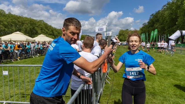 Fot. Robert Stachnik [Radio Szczecin] Sztafety biegają po Jasnych Błoniach i Parku Kasprowicza [WIDEO, ZDJĘCIA]