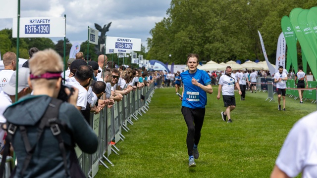 Fot. Robert Stachnik [Radio Szczecin] Sztafety biegają po Jasnych Błoniach i Parku Kasprowicza [WIDEO, ZDJĘCIA]