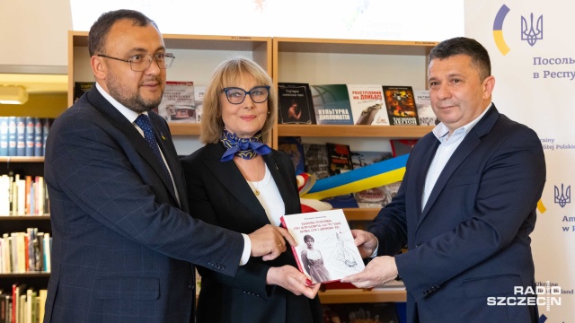 Fot. Robert Stachnik [Radio Szczecin] "Ukraińska półka" w Książnicy Pomorskiej [WIDEO, ZDJĘCIA]