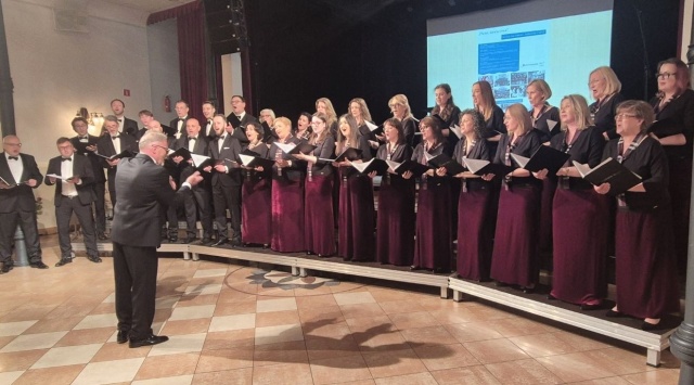 Chór Kameralny Collegium Musicum z Olsztyna pod dyrekcją Janusza Wilińskiego Chór Kameralny Collegium Musicum z Olsztyna zachwycił festiwalową publiczność w Międzyzdrojach