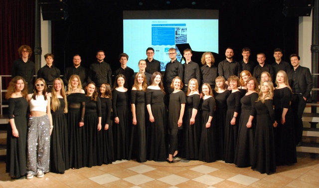 Chór Kameralny Akademii Muzycznej w Poznaniu. Fot. Materiały prasowe Chóru 60. Międzynarodowy Festiwal im. prof. Jana Szyrockiego w Międzyzdrojach na półmetku