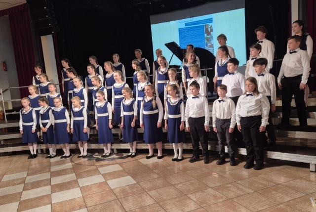 Chór Dziecięcy "Trallala" z Czeskiego Cieszyna. Fot. Dorota Zamolska [Radio Szczecin] 60. Międzynarodowy Festiwal im. prof. Jana Szyrockiego w Międzyzdrojach na półmetku