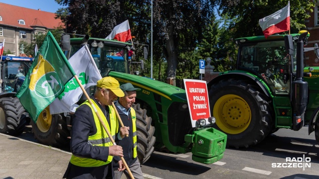 Fot. Robert Stachnik [Radio Szczecin] Protest rolników zakończony. "Przepraszamy mieszkańców, ale co mamy innego zrobić? [ZDJĘCIA]