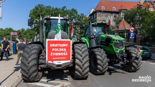 Fot. Robert Stachnik [Radio Szczecin] Protest rolników zakończony. "Przepraszamy mieszkańców, ale co mamy innego zrobić? [ZDJĘCIA]