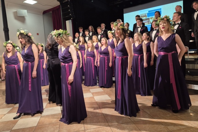 Chór Uniwersytetu Warszawskiego pod dyrekcją Iriny Bogdanovich. Fot. Dorota Zamolska [Radio Szczecin] Chór Akademicki UW zamknął przesłuchania konkursowe Międzynarodowego Festiwalu im. prof. Jana Szyrockiego [ZDJĘCIA]