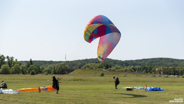 Fot. Kamila Kozioł [Radio Szczecin] Paralotniarze walczą o mistrzowski tytuł [WIDEO, ZDJĘCIA]
