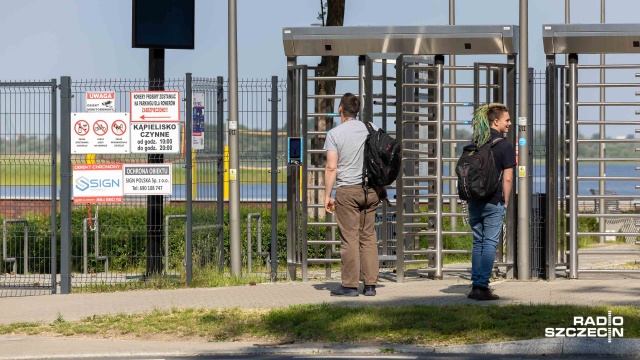 Kąpielisko Dąbie. Fot. Robert Stachnik [Radio Szczecin] Szczecińskie kąpieliska otwarte, na jednym czerwona flaga [ZDJĘCIA, WIDEO]