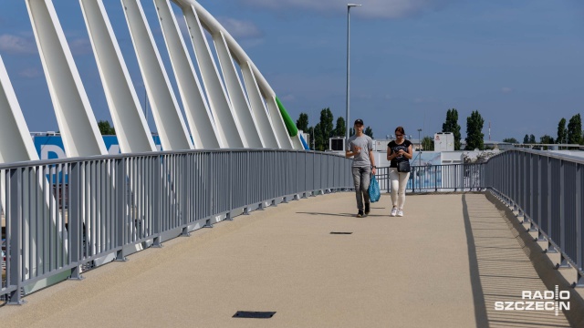 Fot. Robert Stachnik [Radio Szczecin] Kładka nad ulicą Struga oficjalnie otwarta [WIDEO, ZDJĘCIA]
