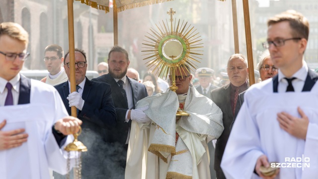 Procesja Bożego Ciała w Szczecinie. Fot. Robert Stachnik [Radio Szczecin] Procesja Bożego Ciała w Szczecinie [ZDJĘCIA]