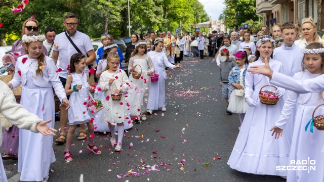 Procesja Bożego Ciała w Szczecinie. Fot. Robert Stachnik [Radio Szczecin] Procesja Bożego Ciała w Szczecinie [ZDJĘCIA]