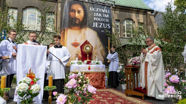 Procesja Bożego Ciała w Szczecinie. Fot. Robert Stachnik [Radio Szczecin] Procesja Bożego Ciała w Szczecinie [ZDJĘCIA]