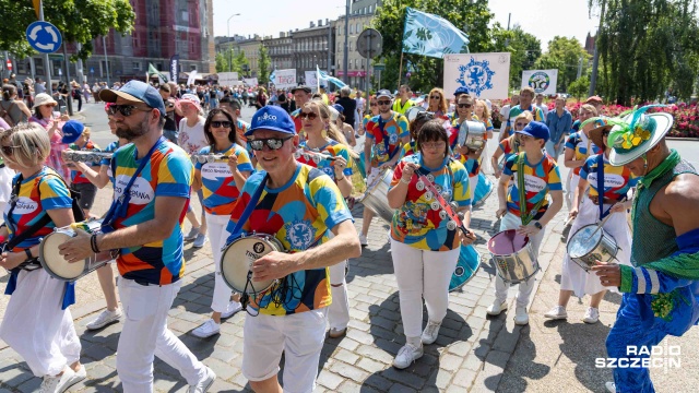 Fot. Robert Stachnik [Radio Szczecin] Kolorowa parada festiwalu tańca przeszła ulicami Szczecina [WIDEO, ZDJĘCIA]