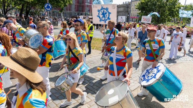 Fot. Robert Stachnik [Radio Szczecin] Kolorowa parada festiwalu tańca przeszła ulicami Szczecina [WIDEO, ZDJĘCIA]