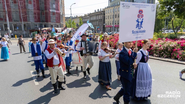 Fot. Robert Stachnik [Radio Szczecin] Kolorowa parada festiwalu tańca przeszła ulicami Szczecina [WIDEO, ZDJĘCIA]