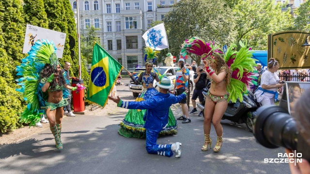 Fot. Robert Stachnik [Radio Szczecin] Kolorowa parada festiwalu tańca przeszła ulicami Szczecina [WIDEO, ZDJĘCIA]