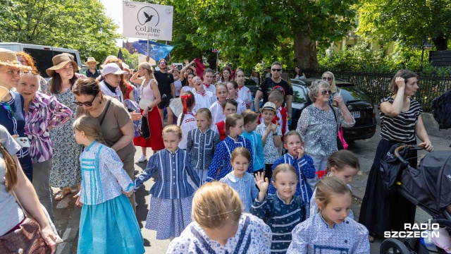 Fot. Robert Stachnik [Radio Szczecin] Kolorowa parada festiwalu tańca przeszła ulicami Szczecina [WIDEO, ZDJĘCIA]