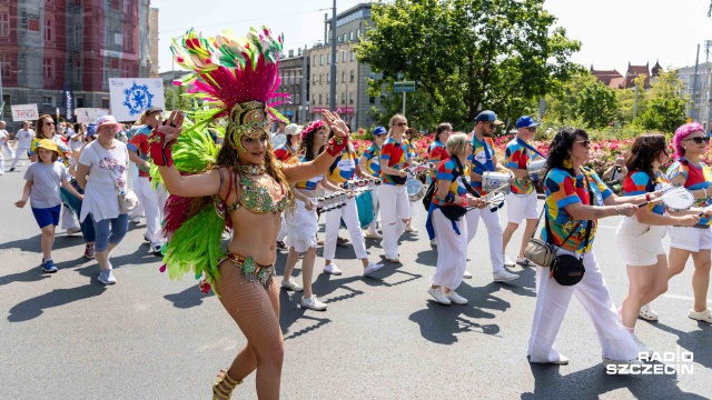 Fot. Robert Stachnik [Radio Szczecin] Kolorowa parada festiwalu tańca przeszła ulicami Szczecina [WIDEO, ZDJĘCIA]