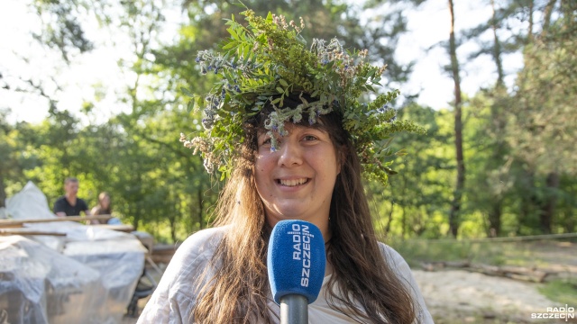 Fot. Kamila Kozioł [Radio Szczecin] Puszczały wianki by znaleźć męża. Trwają obchody Nocy Kupały [ZDJĘCIA]