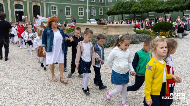 Fot. Robert Stachnik [Radio Szczecin] Tanecznym krokiem maluchy pożegnały przedszkole [WIDEO, ZDJĘCIA]