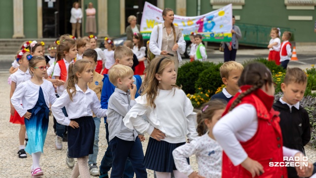 Fot. Robert Stachnik [Radio Szczecin] Tanecznym krokiem maluchy pożegnały przedszkole [WIDEO, ZDJĘCIA]