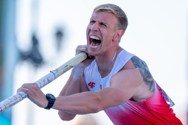 Piotr Lisek był zadowolony ze swojego występu i punktów zdobytych dla naszej kadry. Fot. Tomasz Kasjaniuk Piotr Lisek drugi w Madrycie