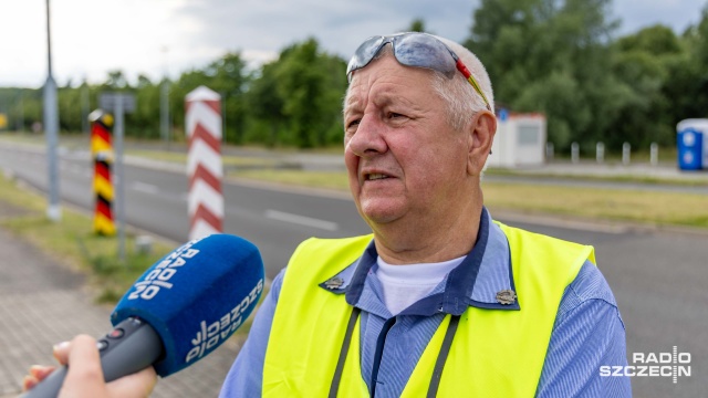 Fot. Robert Stachnik [Radio Szczecin] Patrol obywatelski zablokował przejście graniczne w Lubieszynie [WIDEO, ZDJĘCIA]