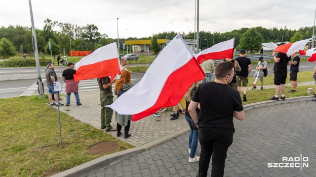 Fot. Robert Stachnik [Radio Szczecin] Patrol obywatelski zablokował przejście graniczne w Lubieszynie [WIDEO, ZDJĘCIA]