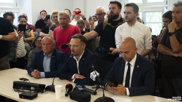 Fot. Wojciech Ochrymiuk [Radio Szczecin] Byli mieszkańcy, działacze i radni. Komisja ds. bezpieczeństwa odwołana, bo nie było komendantów służb [WIDEO, ZDJĘCIA]