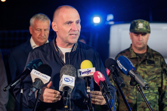 Wojeowda zachodniopomorski Adam Rudawski podczas briefingu prasowego na polsko-niemieckim przejściu granicznym w Kołbaskowie. Fot. PAP/Jerzy Muszyński Rozpoczęły się kontrole na granicy z Niemcami i Litwą [WIDEO, ZDJĘCIA]