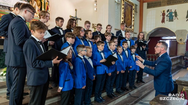 Szczeciński Chór Chłopięcy "Słowiki" pod dyrekcją Kamila Szałaty. Fot. Robert Stachnik [Radio Szczecin] Chór katedry w Brunszwiku i szczecińskie "Słowiki" zainaugurowały Festiwal "Muzyczne przyjaźnie" [WIDEO, ZDJĘCIA]