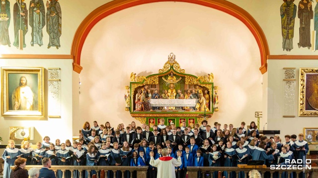 Chór katedry w Brunszwiku i Szczecińskie "Słowiki" pod dyrekcją Elke Lindemann. Fot. Robert Stachnik [Radio Szczecin] Chór katedry w Brunszwiku i szczecińskie "Słowiki" zainaugurowały Festiwal "Muzyczne przyjaźnie" [WIDEO, ZDJĘCIA]