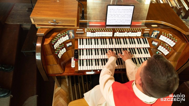 Klawiatura i registry organów Barnima Grüneberga opus 754 z 1930 roku w sanktuarium pw. Najświętszego Serca Pana Jezusa w Szczecinie przebudowane w 1966. Fot. Robert Stachnik [Radio Szczecin] Chór katedry w Brunszwiku i szczecińskie "Słowiki" zainaugurowały Festiwal "Muzyczne przyjaźnie" [WIDEO, ZDJĘCIA]