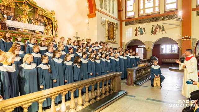 Chór katedry w Brunszwiku. Dyrygent Robin Hlinka. Fot. Robert Stachnik [Radio Szczecin] Chór katedry w Brunszwiku i szczecińskie "Słowiki" zainaugurowały Festiwal "Muzyczne przyjaźnie" [WIDEO, ZDJĘCIA]