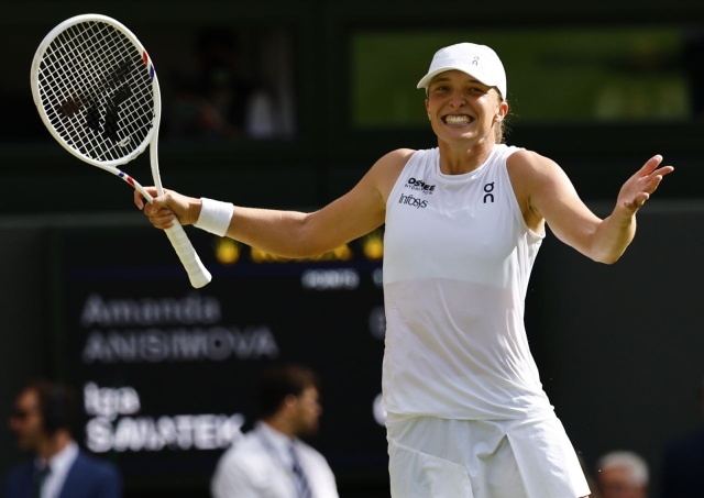 Fot. PAP/EPA/TOLGA AKMEN Historyczny dzień polskiego tenisa. Kibice zaskoczeni [ZDJĘCIA]