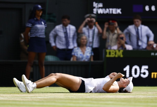 Fot. PAP/EPA/TOLGA AKMEN Historyczny dzień polskiego tenisa. Kibice zaskoczeni [ZDJĘCIA]