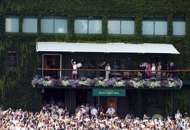 Fot. PAP/EPA/ADAM VAUGHAN Historyczny dzień polskiego tenisa. Kibice zaskoczeni [ZDJĘCIA]